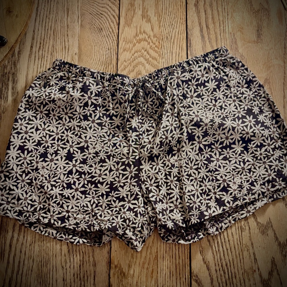 Casual flowered shorts